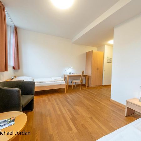 Hotel Gastfluegel Der Abtei Maria Laach Glees Exterior foto