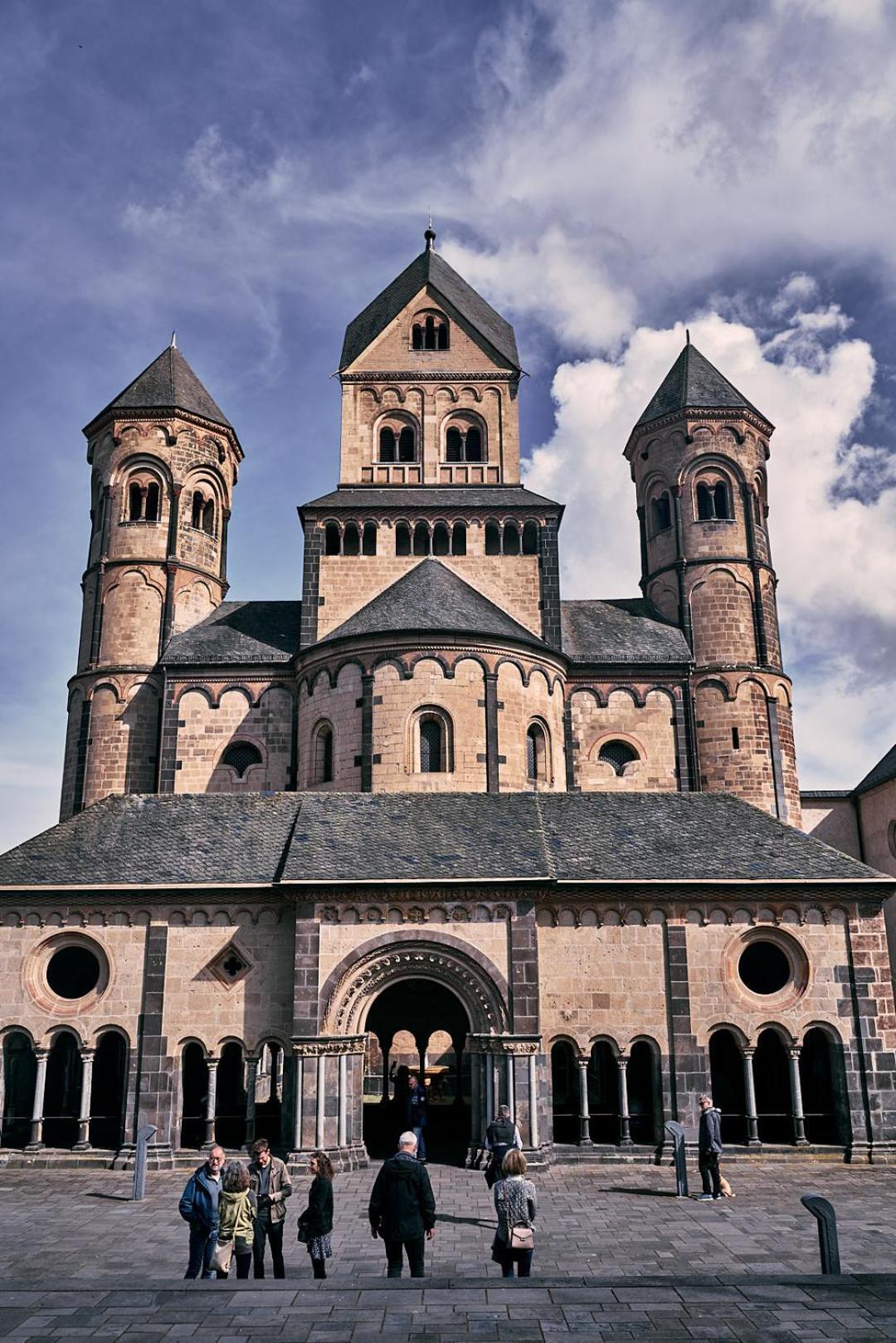 Hotel Gastfluegel Der Abtei Maria Laach Glees Exterior foto